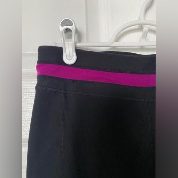 Black and purple Nike crops - Picture 3 of 3